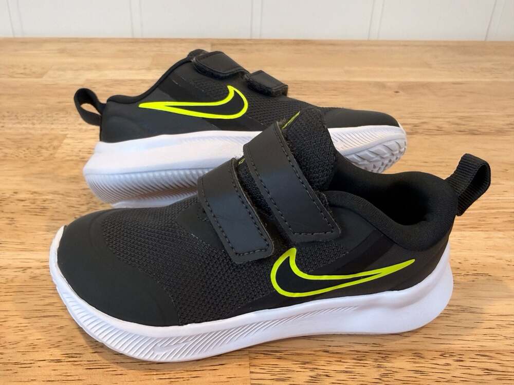 Nike Star Runner 3 Toddler Athletic Shoes Black and Volt Green (Size 8C)